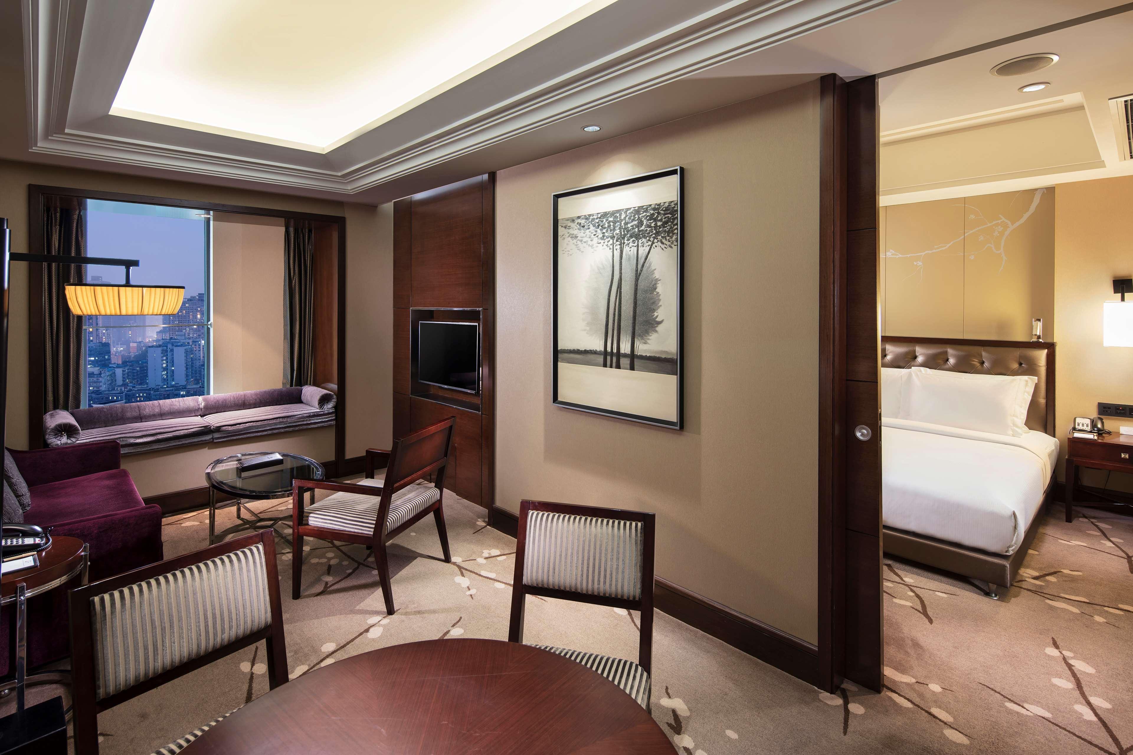 Doubletree By Hilton Chongqing - Guanyinqiao Railway Station Otel Dış mekan fotoğraf